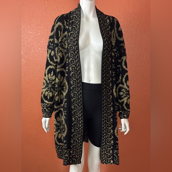 Distinctly Different Vintage Elegant Black and Gold Women's Sweater Size 47 - Picture 6 of 13